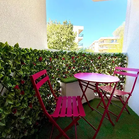 Sleeps 2 * ז'ואן-לה-פינס